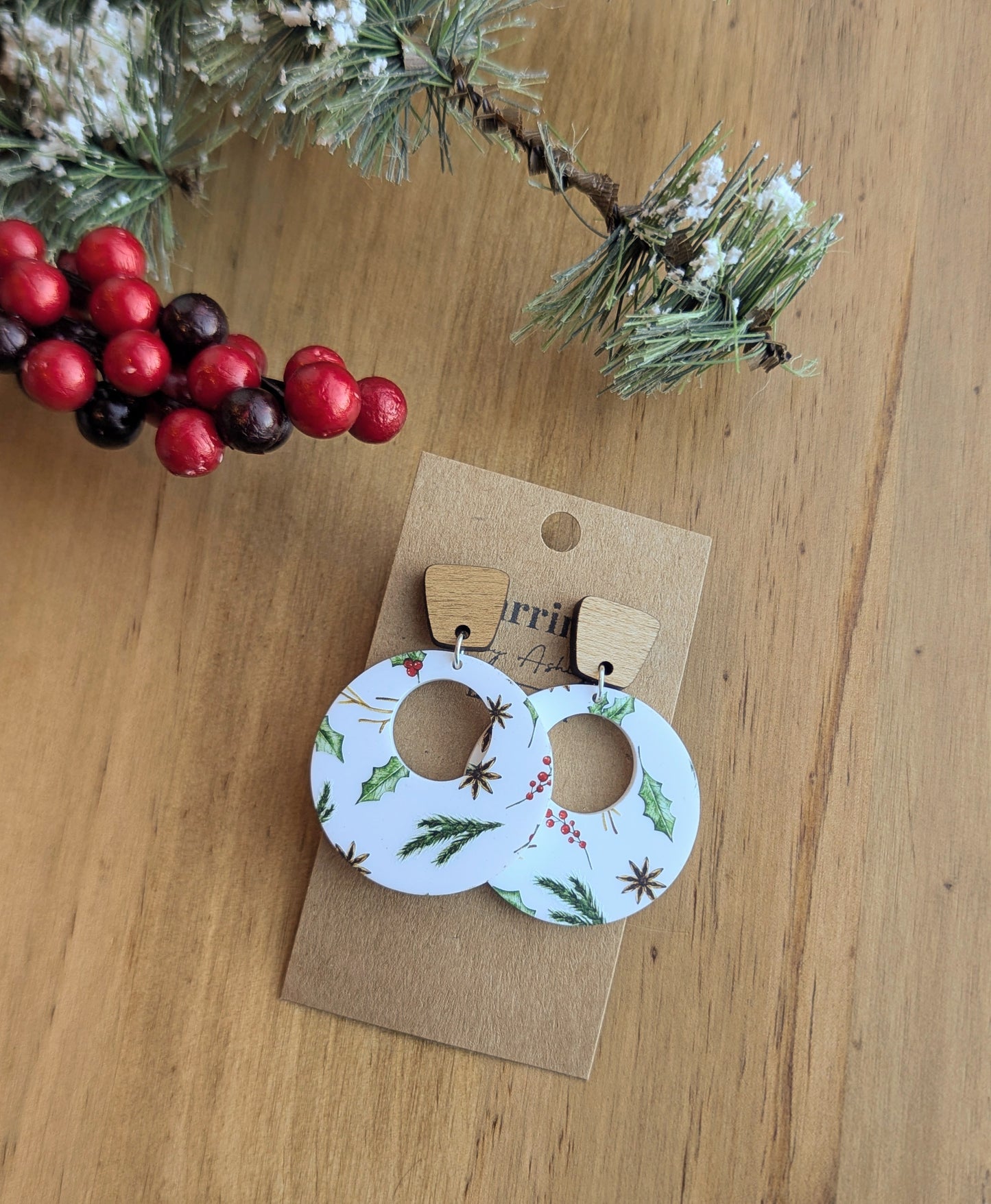 Winter Berry Wood Stud Top