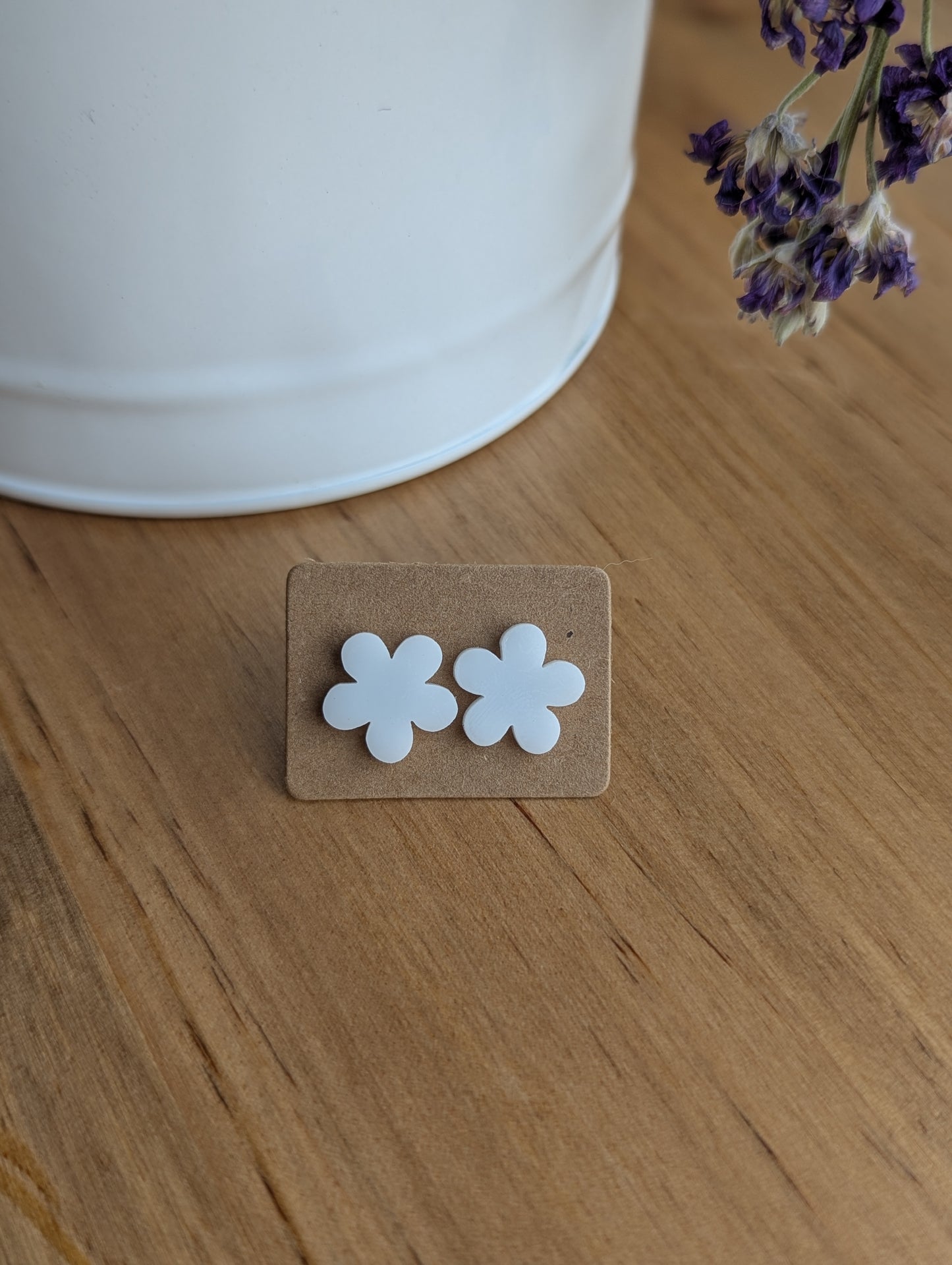 White Flower Stud