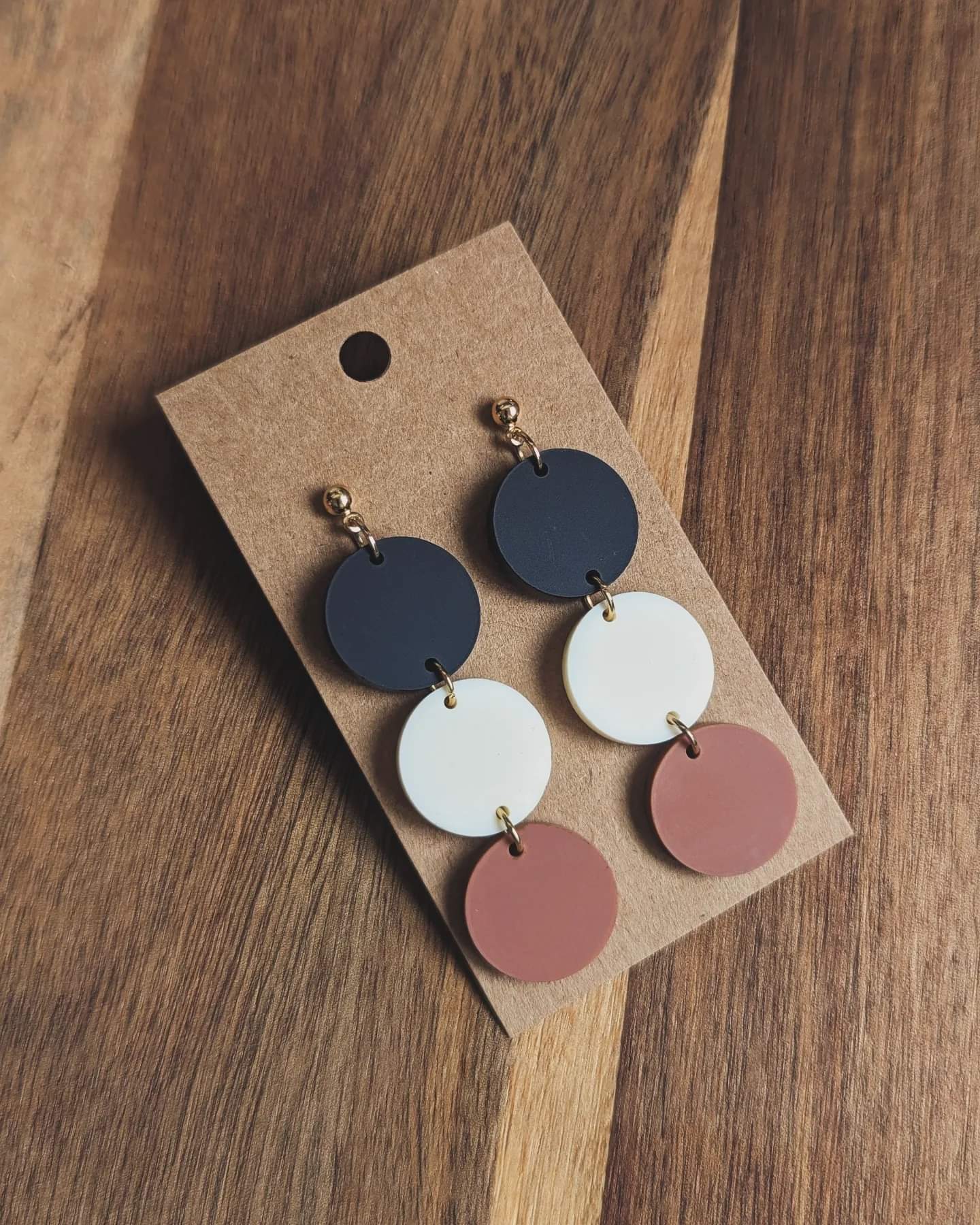 Neutral Triple Circle