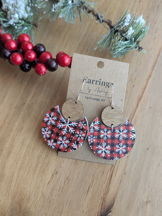 Buffalo Plaid with Snowflakes Wood Circle Top